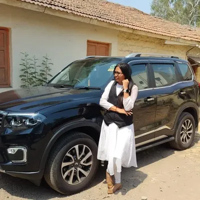 Adv Komal Yeole profile