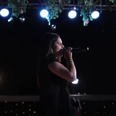 Anchor Khushi Chawla profile
