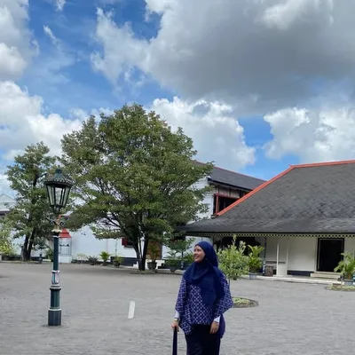 Andini Harsono profile
