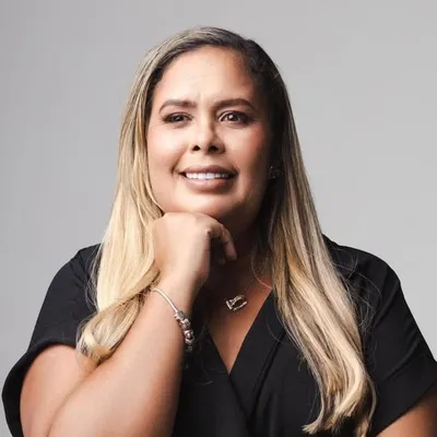 Andrea Ribeiro profile