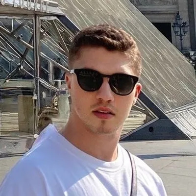 André profile