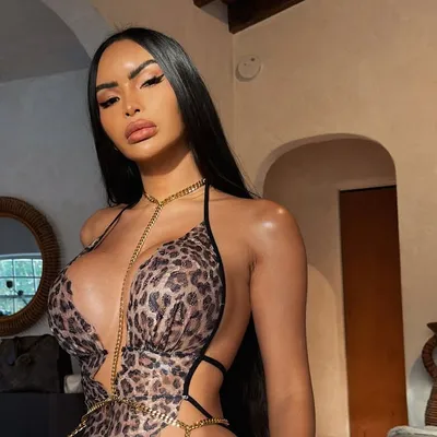 Angela Castellanos profile