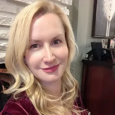 Angela Kinsey profile