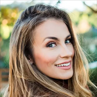 Angela Lanter | Faith + Family + Lifestyle profile