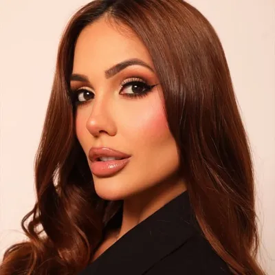 ANGIE CABRERA profile