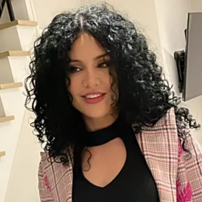 Ania Anvaryfar profile