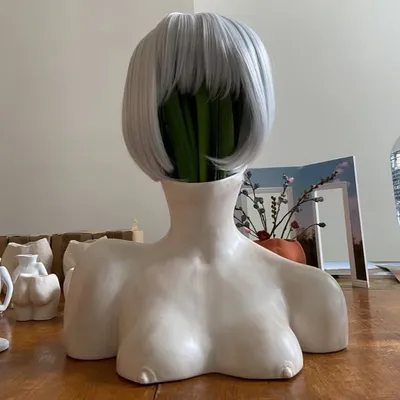 A N I S S A K E R M I C H E profile