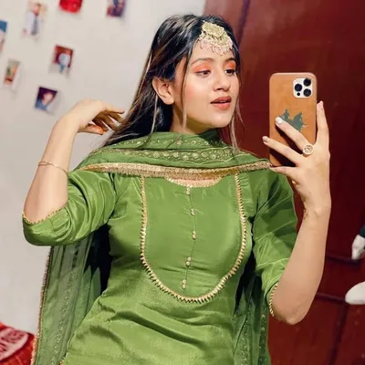 Anjali Arora🌟 profile