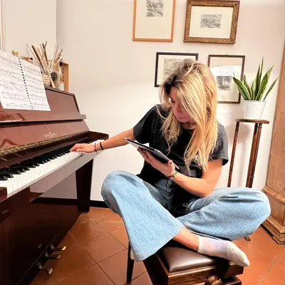 Anna Pagliari profile