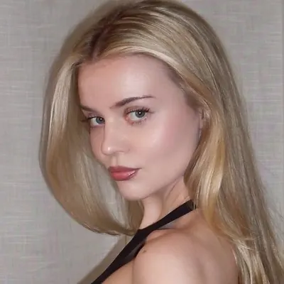 Anna Flos profile