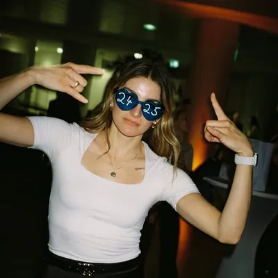 ANNA HOLLANDT profile