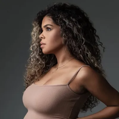 Anna Azcona profile