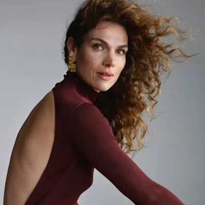 Anna Drijver profile