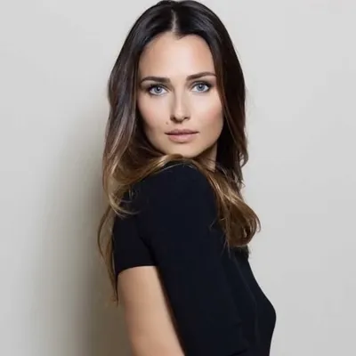Anna Safroncik profile