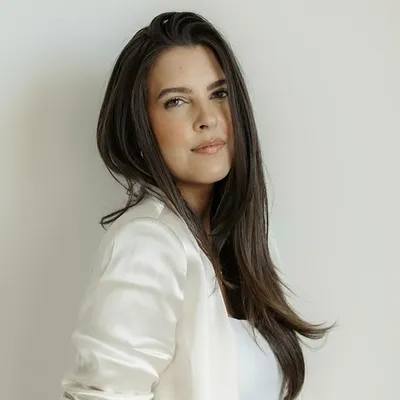 ANNA SULLIVAN | Dallas Hairstylist profile