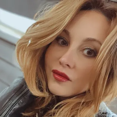 Anna in Paris profile