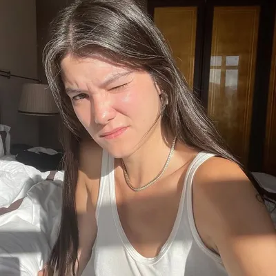 Anna Z Gray profile