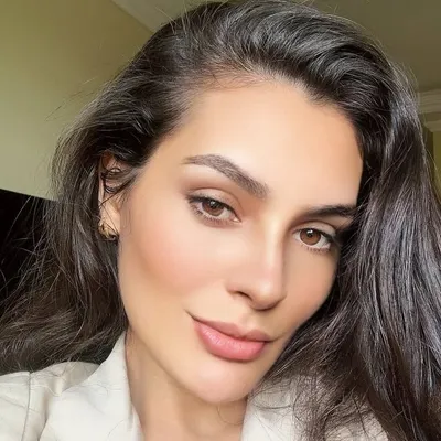 Anne Melo profile