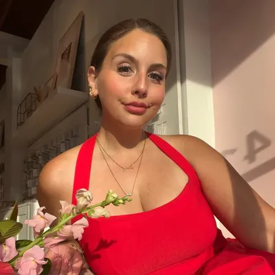 Annie Austen | Life & Style profile
