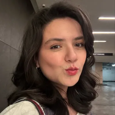 Annie Cabello ☻ profile
