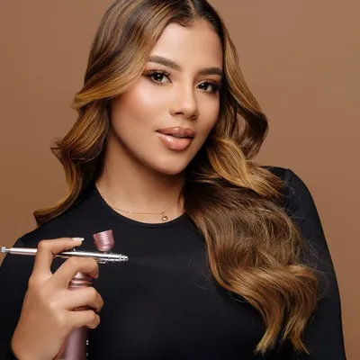Annie Fontalvo - Maquilladora profile