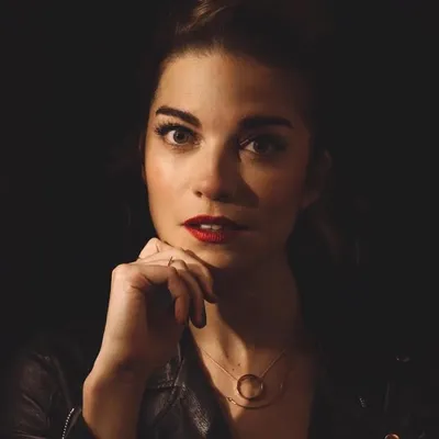 Annie Murphy Updates profile