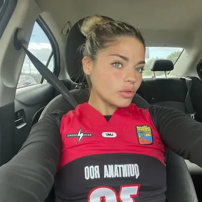 Anni Escobar 🦋 profile