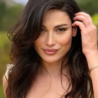 Anna Arakelian profile