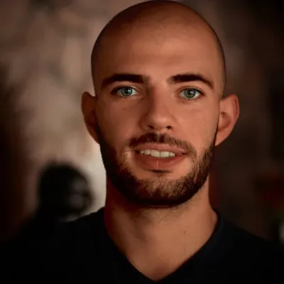 Alfredo Manzur • Escritor profile