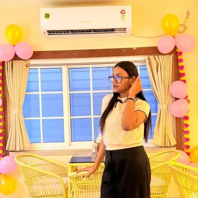lifewithanshika🌒 profile