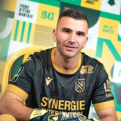 Anthony Lopes officiel profile