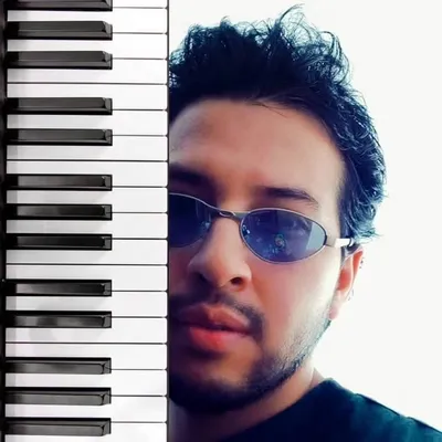 A N T H O N Y C A L V A | Piano profile
