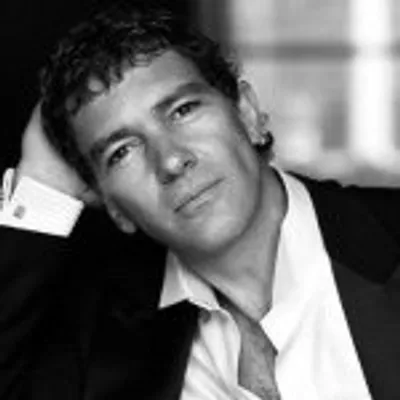 Antonio Banderas profile