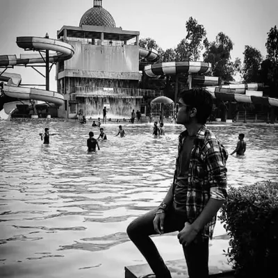 Anurag Dixit Mađđox profile