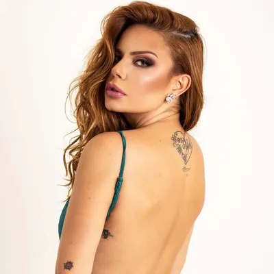 Ariana Resende profile