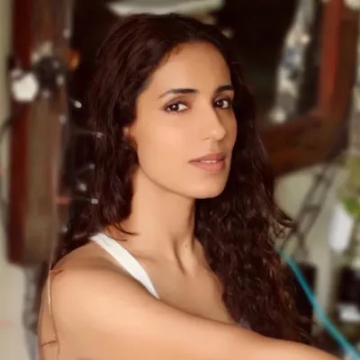 Disha Arora profile