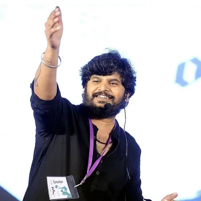 ArtistSix ๐ฎ๐ณ Artist l Thamizh Calligrapher l Typographer profile