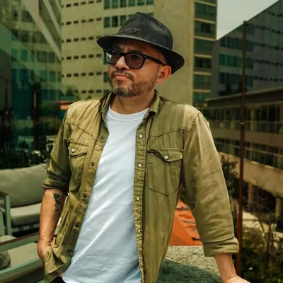 Arturo J. Flores profile