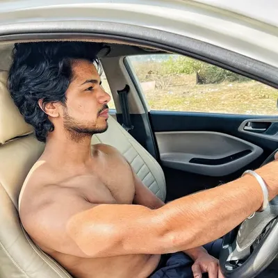 ARYAMAN DHILLON 🇮🇳 profile