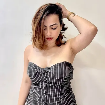 A S H W I N I G O L E 🌻 profile