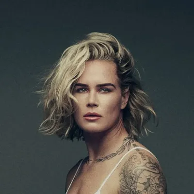 Ashlyn Harris profile