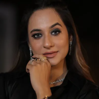 एश्वी ha अश्वी nhi | Entrepreneur |Stylist| Designer|Couturier profile