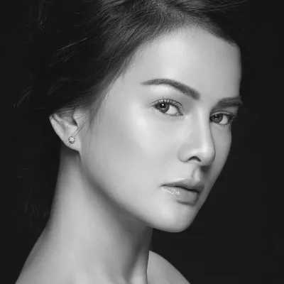 Astrid Tiar profile
