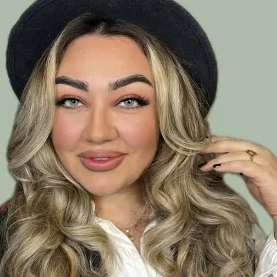 عطیه💄میکاپ آرتیست ،بیوتی ولاگر profile