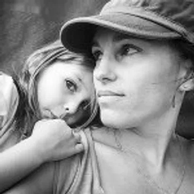 Amy Jo Johnson profile