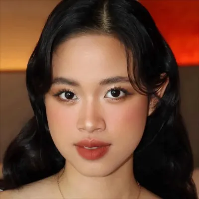 Claudia Santoso profile