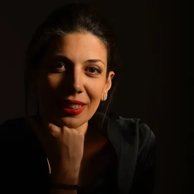 Ava Meshkatian آوا مشکاتیان profile