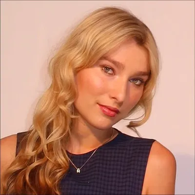 Ava August profile