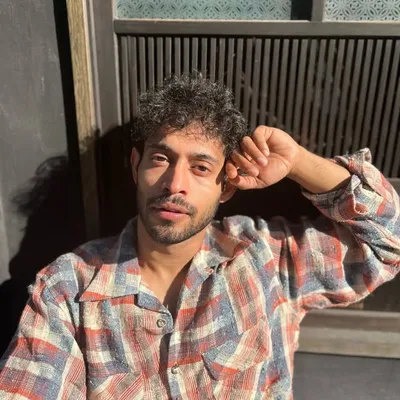 Avenav Mukherjee profile