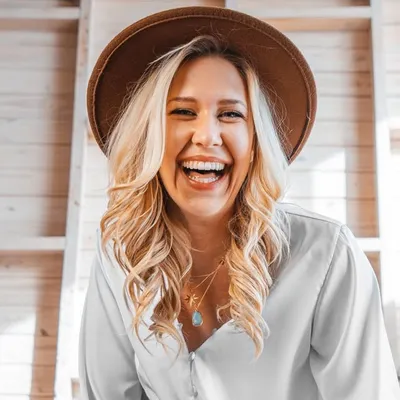 AVERI MELCHER | SEO + content tips for writers to grow ๐ฐ profile